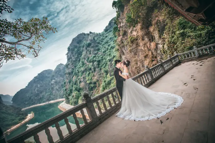 Cẩm Nang Du Lịch Tràng An Ninh Bình: Khám Phá Vịnh Hạ Long Trên Cạn Cẩm Nang Du Lịch Tràng An Ninh Bình: Khám Phá Vịnh Hạ Long Trên Cạn