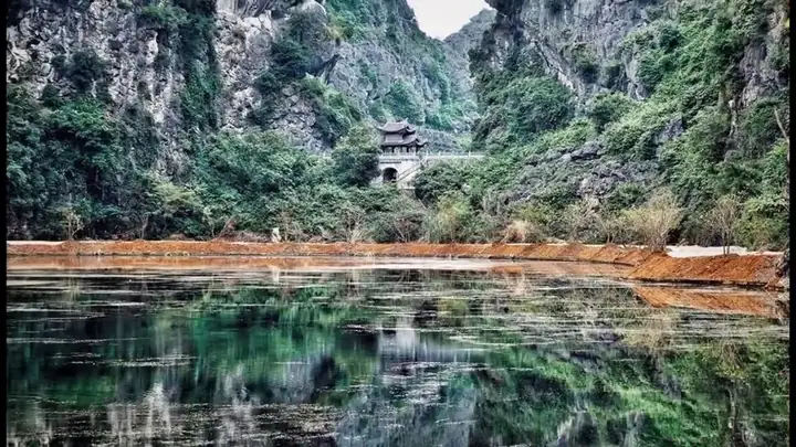 Cẩm Nang Du Lịch Tràng An Ninh Bình: Khám Phá Vịnh Hạ Long Trên Cạn Cẩm Nang Du Lịch Tràng An Ninh Bình: Khám Phá Vịnh Hạ Long Trên Cạn