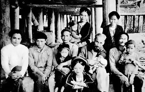 Hình Ảnh Gia Đình Bác Hồ: Những Khoảnh Khắc Lịch Sử Và Ý Nghĩa Hình Ảnh Gia Đình Bác Hồ: Những Khoảnh Khắc Lịch Sử Và Ý Nghĩa