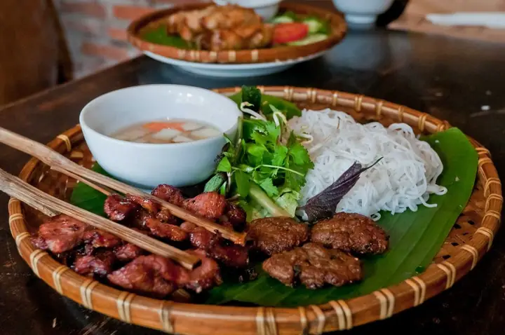 Khám Phá 30 Món Ăn Việt Nam Đặc Trưng Theo Từng Miền