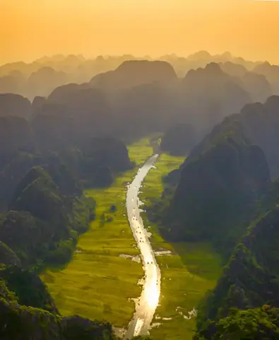 Khám Phá Sông Ngòi Việt Nam: Cảnh Quan & Di Sản Khám Phá Sông Ngòi Việt Nam: Cảnh Quan & Di Sản