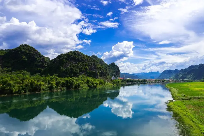 Khám Phá Sông Ngòi Việt Nam: Cảnh Quan & Di Sản Khám Phá Sông Ngòi Việt Nam: Cảnh Quan & Di Sản