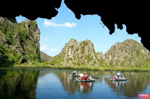 Hình Ảnh Tam Cốc Ninh Bình: Bức Tranh Thiên Nhiên Hòa Quyện Giữa Núi, Sông, Ruộng Hình Ảnh Tam Cốc Ninh Bình: Bức Tranh Thiên Nhiên Hòa Quyện Giữa Núi, Sông, Ruộng