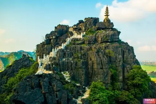 Hình Ảnh Tam Cốc Ninh Bình: Bức Tranh Thiên Nhiên Hòa Quyện Giữa Núi, Sông, Ruộng