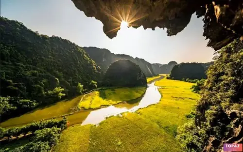 Hình Ảnh Tam Cốc Ninh Bình: Bức Tranh Thiên Nhiên Hòa Quyện Giữa Núi, Sông, Ruộng Hình Ảnh Tam Cốc Ninh Bình: Bức Tranh Thiên Nhiên Hòa Quyện Giữa Núi, Sông, Ruộng