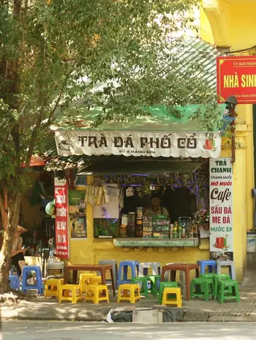 Trà Đá Vỉa Hè: Nét Văn Hóa Độc Đáo Của Đời Sống
