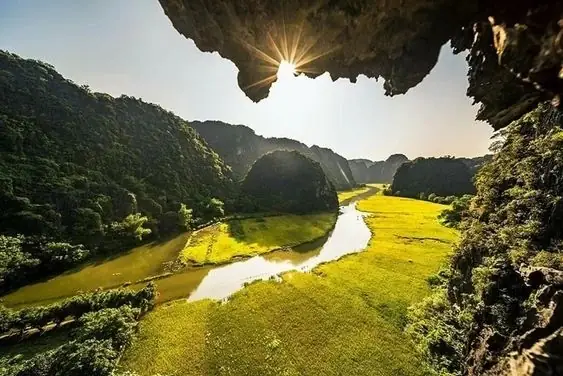 Khám Phá Quần Thể Danh Thắng Tràng An – Địa Điểm Du Lịch Sinh Thái Hàng Đầu
