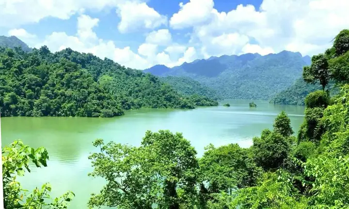 Hồ Ba Bể: Vị Trí, Đặc Điểm Nổi Bật Tại Bắc Kạn