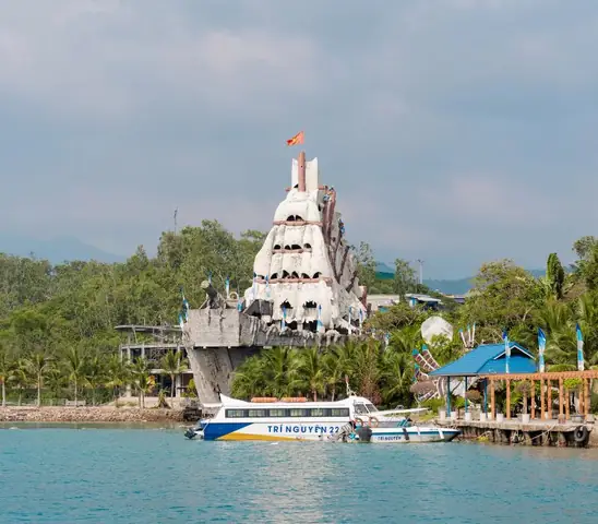 Hồ Cá Trí Nguyên Nha Trang – Địa Danh Sinh Thái Và Du Lịch Hấp Dẫn Ở Miền Trung Hồ Cá Trí Nguyên Nha Trang – Địa Danh Sinh Thái Và Du Lịch Hấp Dẫn Ở Miền Trung