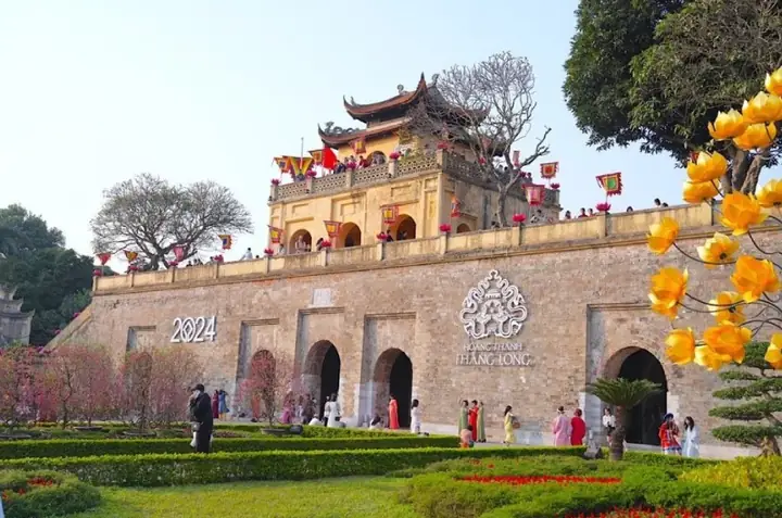 Khám Phá Lịch Sử Và Công Trình Của Hoàng Thành Thăng Long