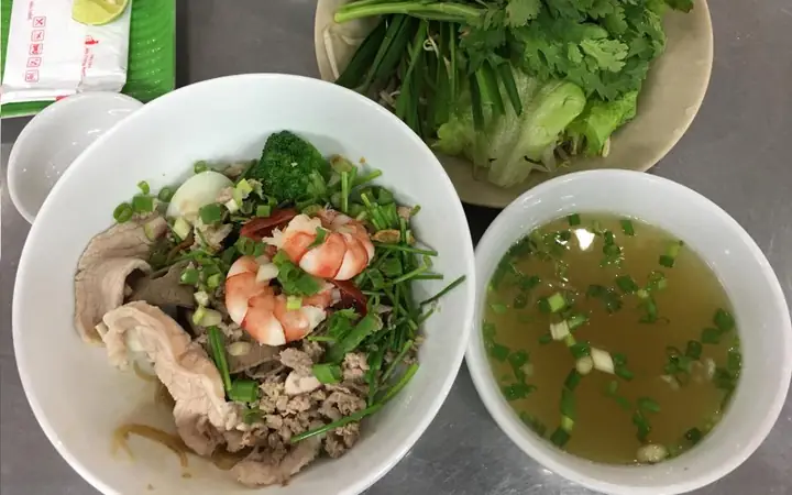 Hủ Tiếu Nhân Quan Âu Cơ: Đánh Giá Chi Tiết Từ Một Du Khách Thực Tế