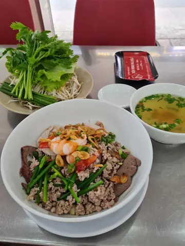 Hủ Tiếu Nhân Quan Âu Cơ: Đánh Giá Chi Tiết Từ Một Du Khách Thực Tế