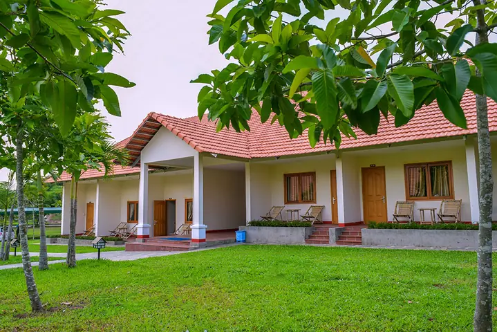 Khách Sạn Bằng Lăng: Tiện Nghi, Giá Và Dịch Vụ