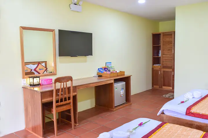 Khách Sạn Bằng Lăng: Tiện Nghi, Giá Và Dịch Vụ
