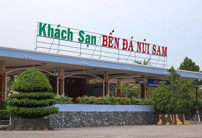 Khách Sạn Bến Đá Núi Sam: Review Chỗ Nghỉ Gần Lăng Miếu