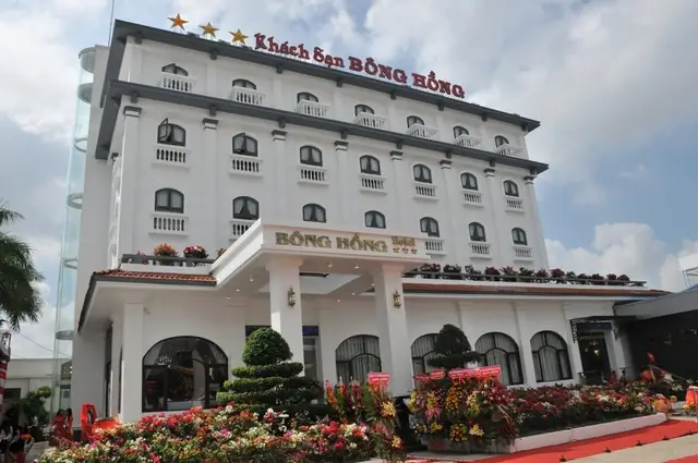 Đánh Giá Khách Sạn Bông Hồng: Tiện Nghi, Vị Trí & Giá