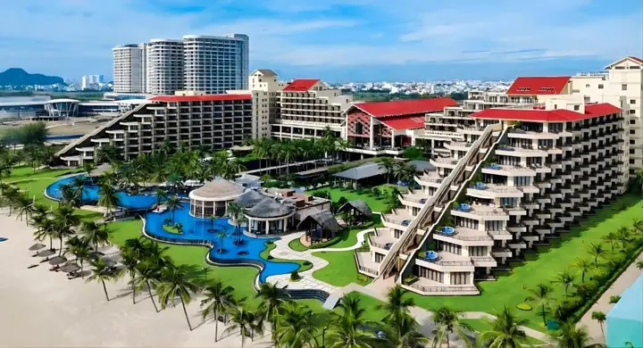 Đánh Giá Crowne Plaza Danang: Tiện Nghi, Vị Trí & Giá Phòng