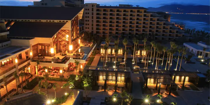 Đánh Giá Crowne Plaza Danang: Tiện Nghi, Vị Trí & Giá Phòng