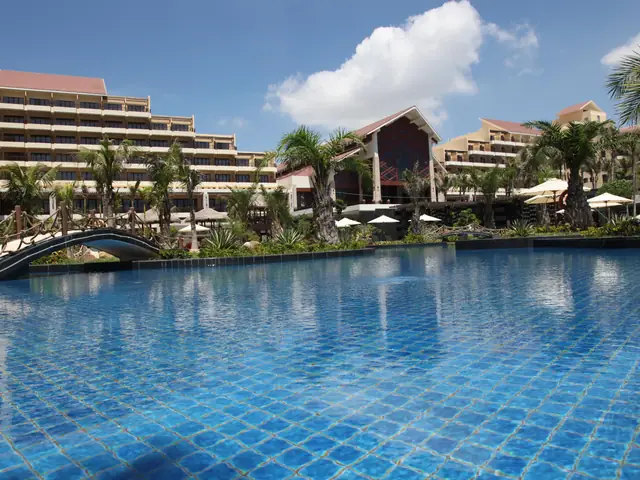Đánh Giá Crowne Plaza Danang: Tiện Nghi, Vị Trí & Giá Phòng