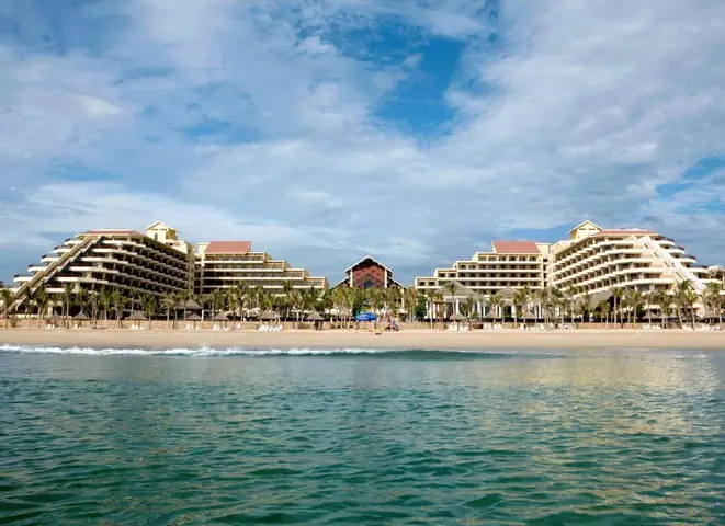Đánh Giá Crowne Plaza Danang: Tiện Nghi, Vị Trí & Giá Phòng