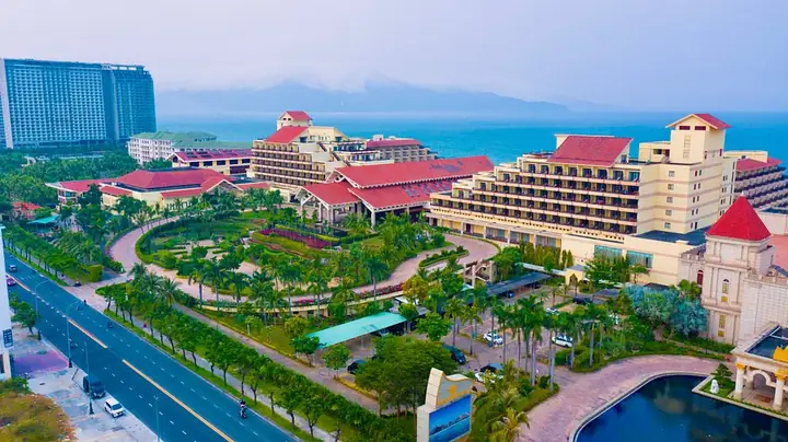 Đánh Giá Crowne Plaza Danang: Tiện Nghi, Vị Trí & Giá Phòng