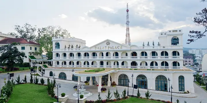 Khám Phá Dalat Palace Heritage Hotel – Phòng Deluxe, Suite & Villa Cho Trải Nghiệm Sang Trọng Khám Phá Dalat Palace Heritage Hotel – Phòng Deluxe, Suite & Villa Cho Trải Nghiệm Sang Trọng