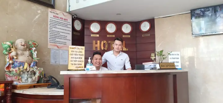 Khám Phá Khách Sạn Tân Phú Gia: Đánh Giá, Giá Phòng & Tiện Nghi