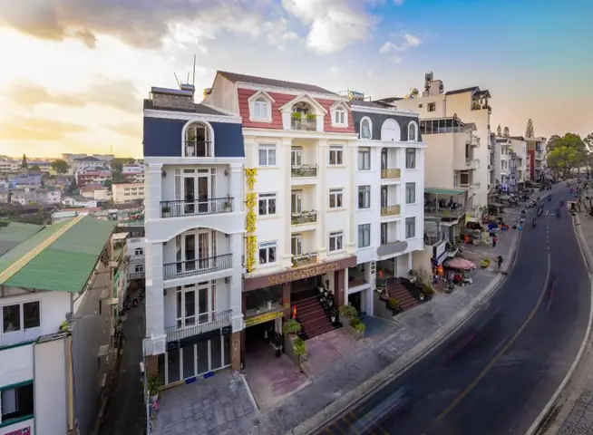 Đánh Giá Chi Tiết Khách Sạn Mai Hoàng Đà Lạt: Trải Nghiệm Thực Tế Và So Sánh Với Các Lựa Chọn Hàng Đầu