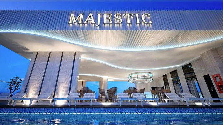 Đánh Giá Majestic Premium Hotel Nha Trang: Tiện Nghi & Giá Phòng