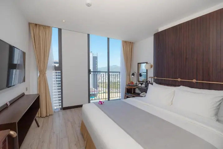 Đánh Giá Majestic Premium Hotel Nha Trang: Tiện Nghi & Giá Phòng