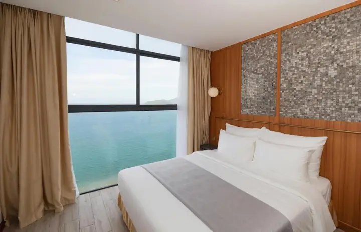 Đánh Giá Majestic Premium Hotel Nha Trang: Tiện Nghi & Giá Phòng