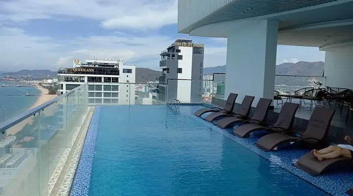 Đánh Giá Majestic Premium Hotel Nha Trang: Tiện Nghi & Giá Phòng