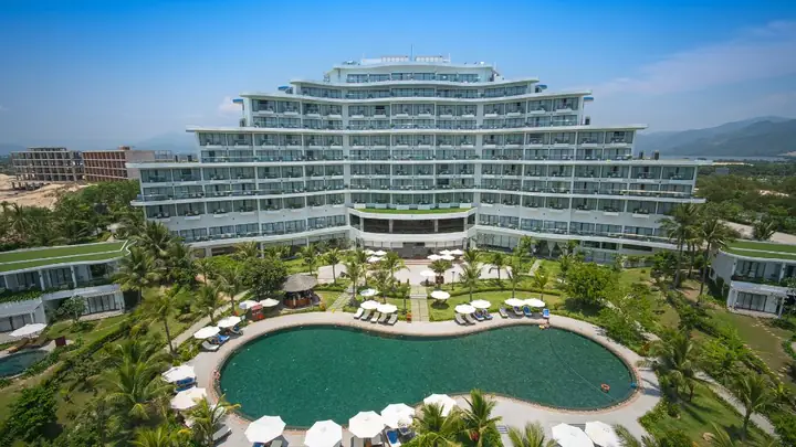 Top 10 Khách Sạn Nổi Tiếng Nha Trang Đáng Trải Nghiệm Nhất