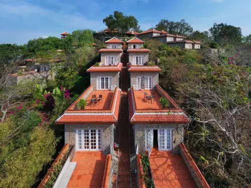 Top 10 Khách Sạn Núi Sam Gần Miếu Bà Top 10 Khách Sạn Núi Sam Gần Miếu Bà