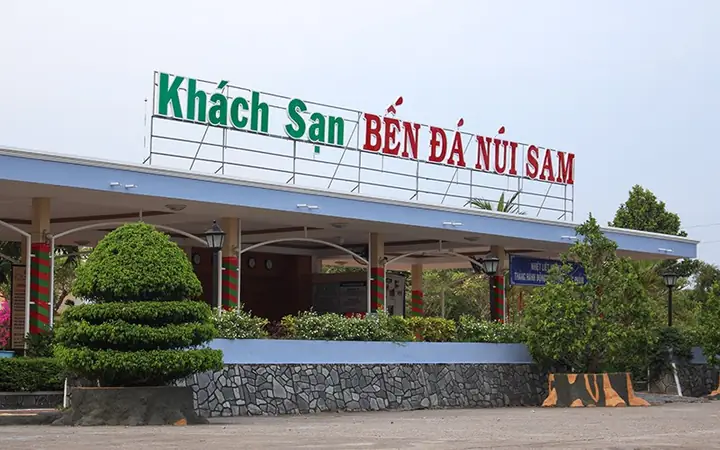 Top 10 Khách Sạn Núi Sam Gần Miếu Bà Top 10 Khách Sạn Núi Sam Gần Miếu Bà