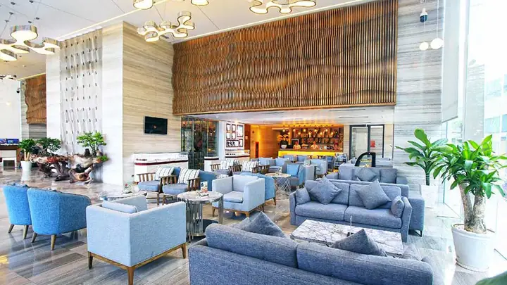 Đánh Giá Chi Tiết Khách Sạn Queen Ann Nha Trang 5 Sao: Trải Nghiệm Đẳng Cấp Biển Xanh