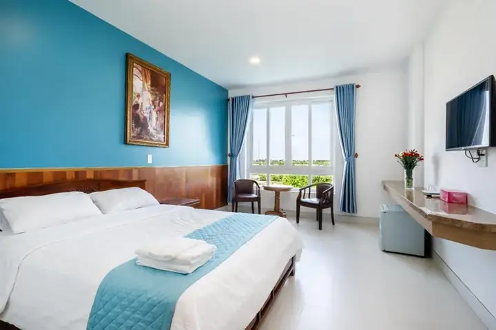 Khách Sạn Tân Thái Dương Cần Biết: Thông Tin Giờ Giấc Và Dịch Vụ
