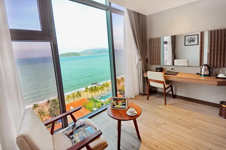 Khám Phá 10 Khách Sạn Gần Biển Nha Trang Phù Hợp Mọi Ngân Sách