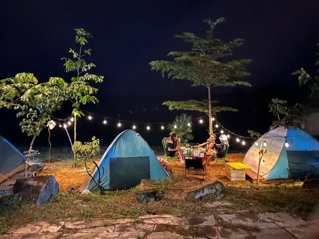 Cẩm Nang Cắm Trại Hồ Trị An: Chi Phí, Địa Điểm & Hoạt Động