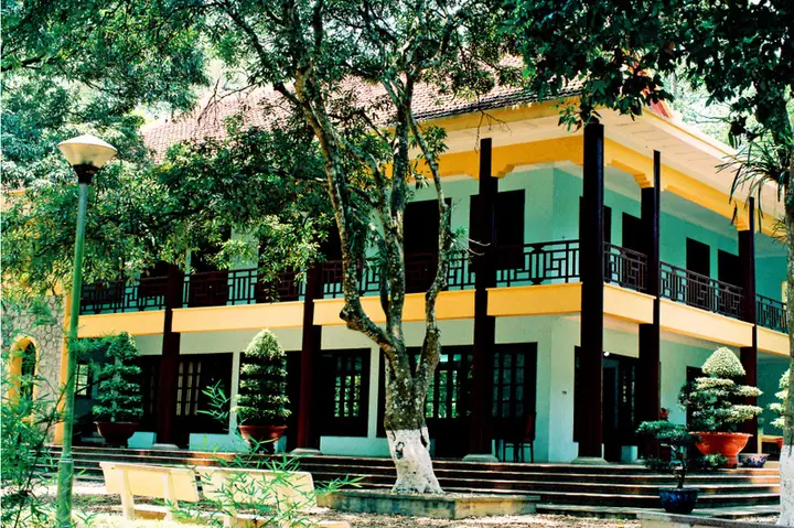 Hướng Dẫn Tham Quan Khu Di Tích K9 Đá Chông: Lịch Sử & Địa Điểm