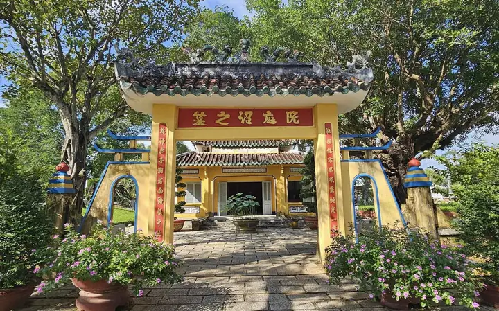 Lăng Nguyễn Đình Chiểu: Di Tích Lịch Sử Tại Bến Tre