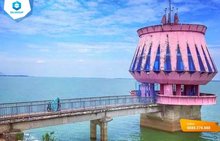 Hồ Dầu Tiếng: Trải Nghiệm & Đặc Sản Hấp Dẫn