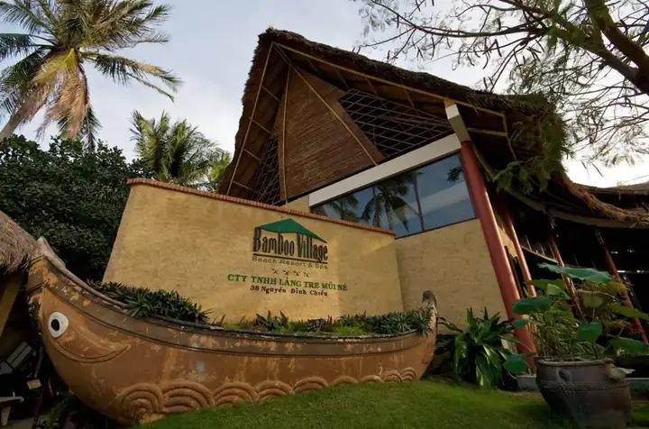 Resort Làng Tre Mũi Né: Review Chi Tiết & Đặt Phòng