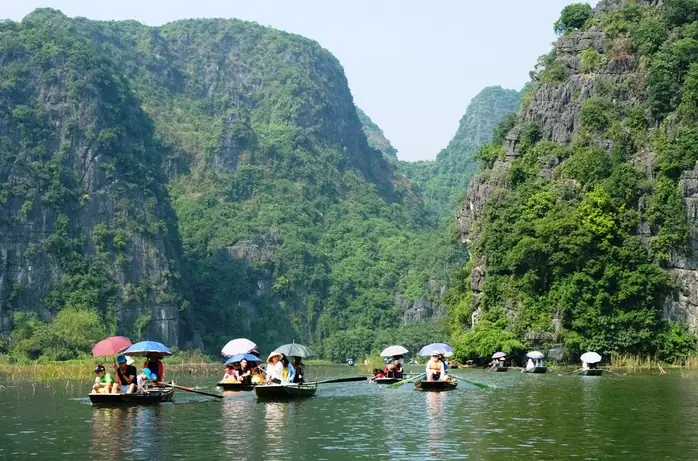 Khám Phá Tam Cốc Bích Động: Hướng Dẫn Du Lịch Cho Người Mới Khám Phá Tam Cốc Bích Động: Hướng Dẫn Du Lịch Cho Người Mới