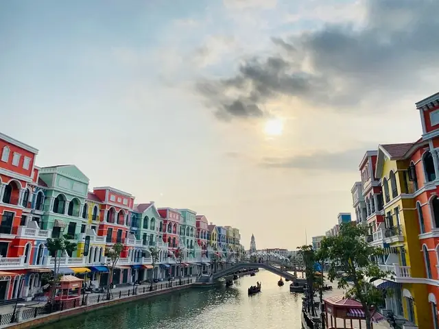 Đánh Giá Chi Tiết Khu Du Lịch Vinpearl Phú Quốc: Grand World, Vinwonders & Safari