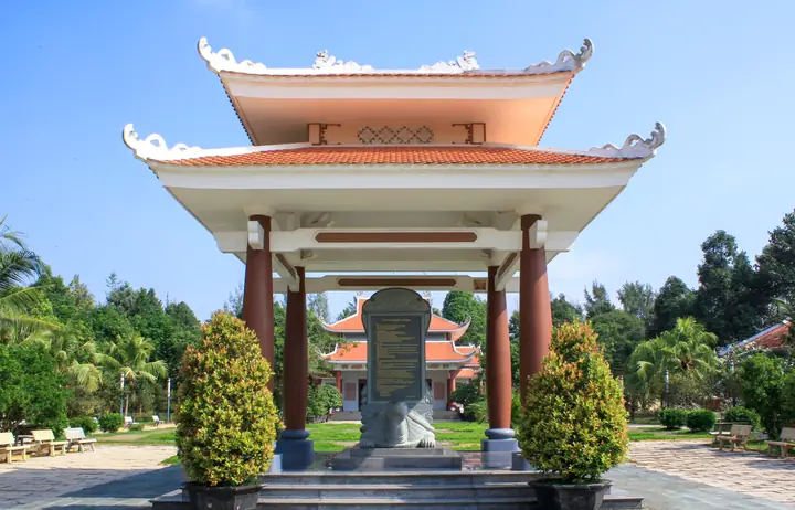 Khu Lưu Niệm Nguyễn Thị Định: Di Sản Và Trải Nghiệm Du Lịch