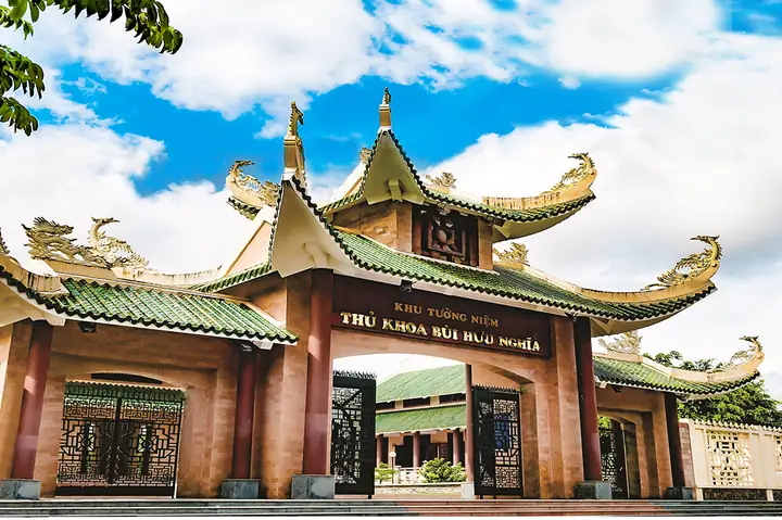 Khám Phá Các Công Trình Trong Khu Tưởng Niệm Thủ Khoa Bùi Hữu Nghĩa