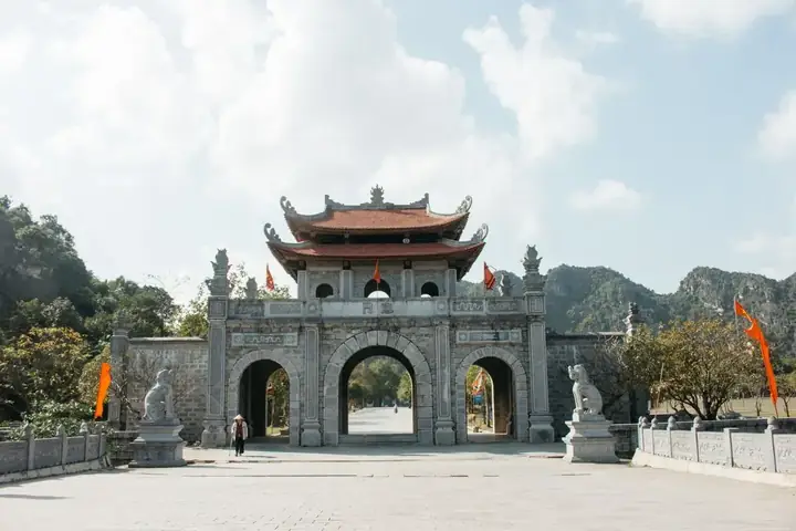 Khám Phá Cố Đô Hoa Lư: Lịch Sử, Kiến Trúc Và Điểm Tham Quan