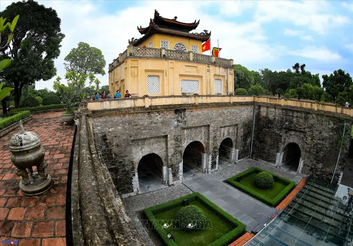 Kiến Trúc Hoàng Thành Thăng Long: Hành Trình Khám Phá Qua Các Thời Đại