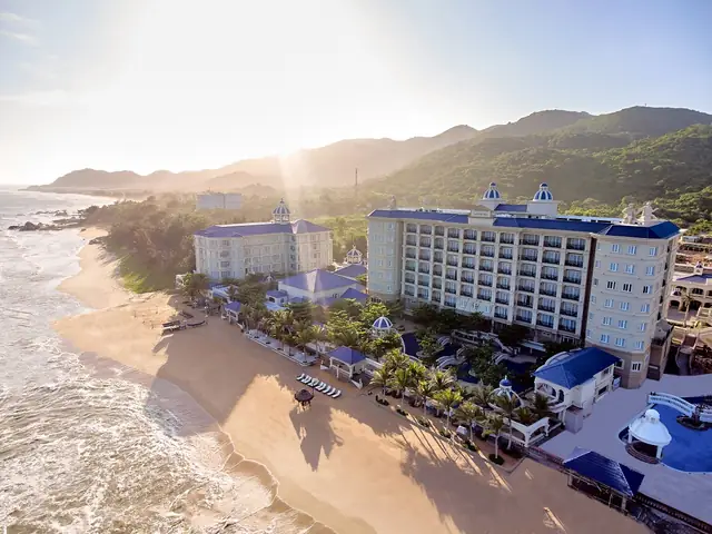 Khám Phá Lan Rung Beach Resort – Đánh Giá Chi Tiết Cho Du Khách